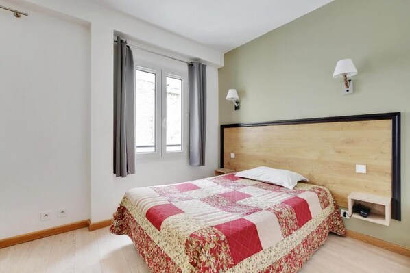 Double Room | Desk, free WiFi