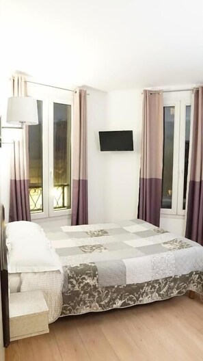 Double Room | Desk, free WiFi