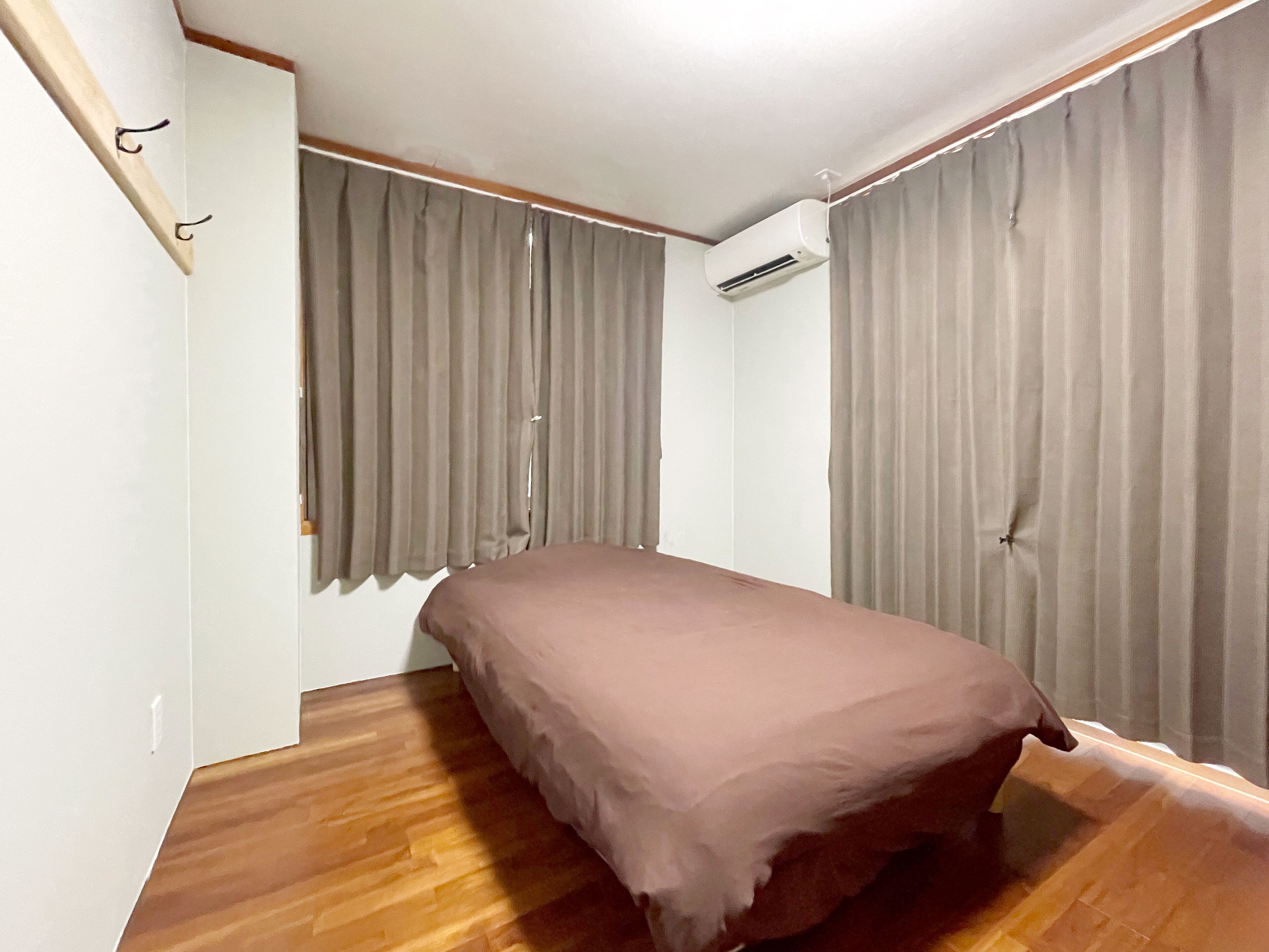Basic Double Room, 1 Large Twin Bed | Desk, free WiFi