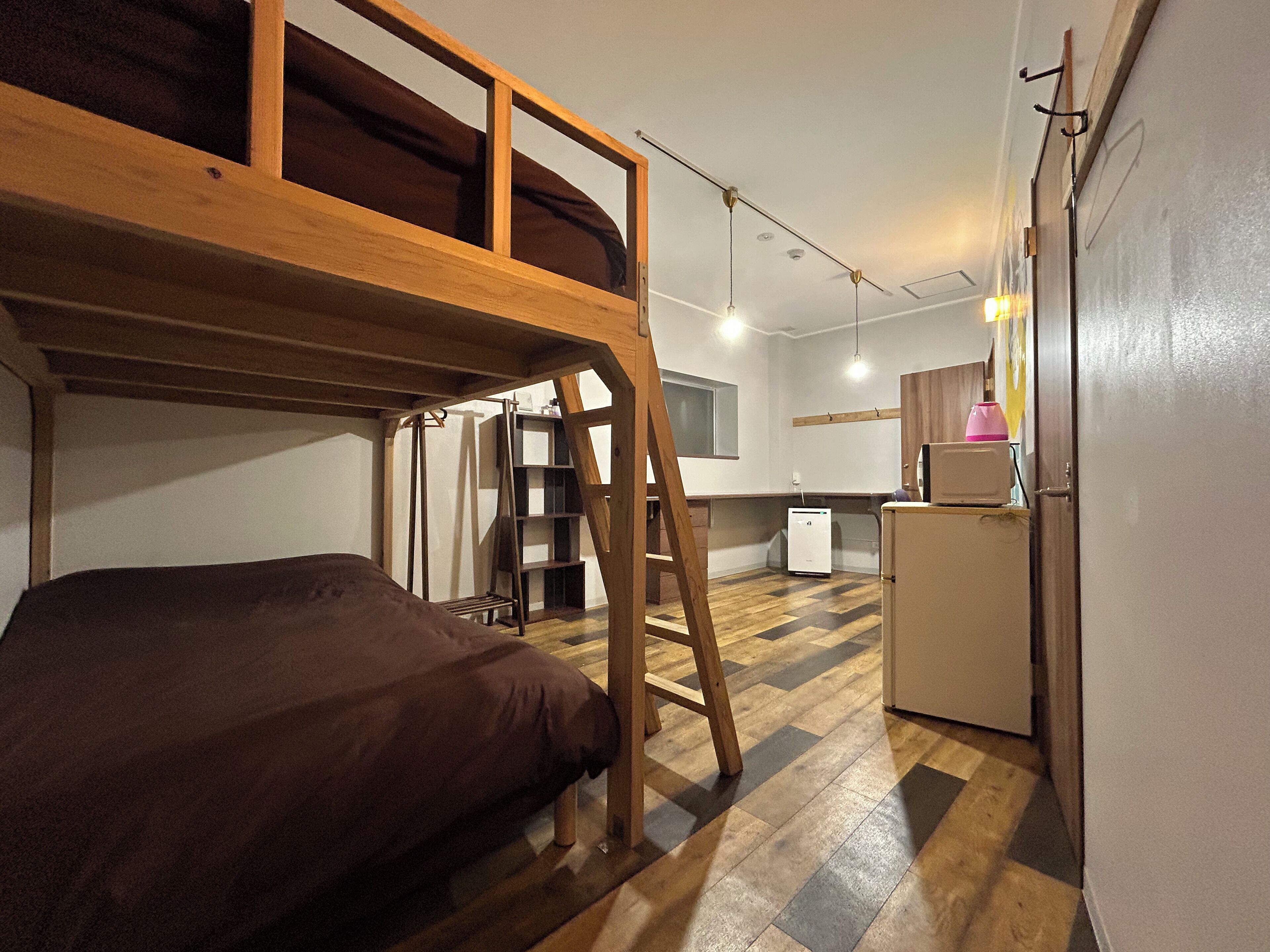 Basic Single Room | Desk, free WiFi