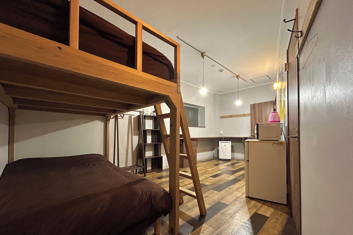 Basic Single Room | Desk, free WiFi