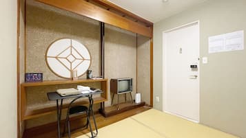 Japanese-style Single Room | Desk, free WiFi