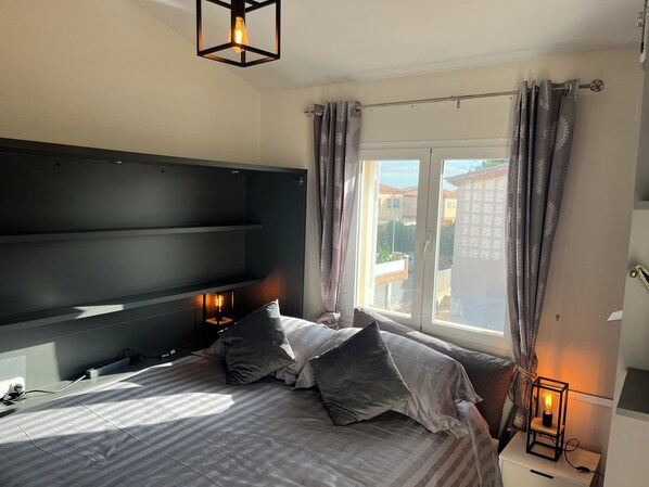 3 chambres, fer et planche à repasser, Wi-Fi, draps fournis