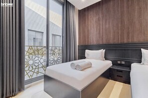 Iron/ironing board, WiFi, bed sheets