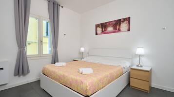 3 Schlafzimmer, BĂŒgeleisen/BĂŒgelbrett, Reisekinderbett