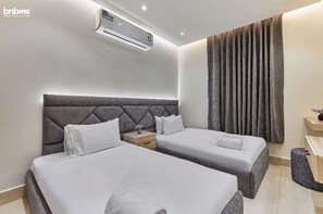 3 bedrooms, iron/ironing board, WiFi, bed sheets