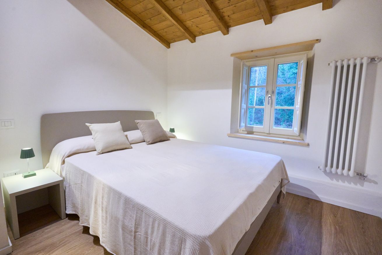 6 chambres, fer et planche à repasser, lit de bébé portatif