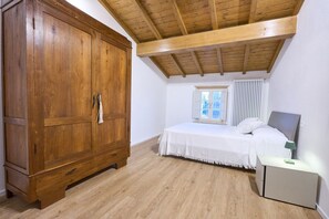 5 bedrooms, iron/ironing board, travel crib, free WiFi