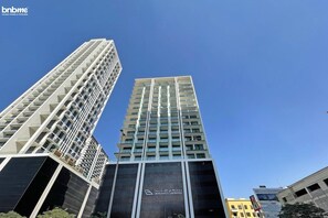 Exterior - bnbme | Modern Studio in JVC w/ Pool & City View (Dubai)