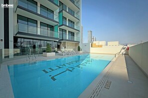 Pool - bnbme | Modern Studio in JVC w/ Pool & City View (Dubai)