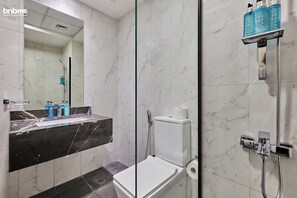 Shower, hair dryer, towels - bnbme | JVC Dubai Modern Studio (Dubai)