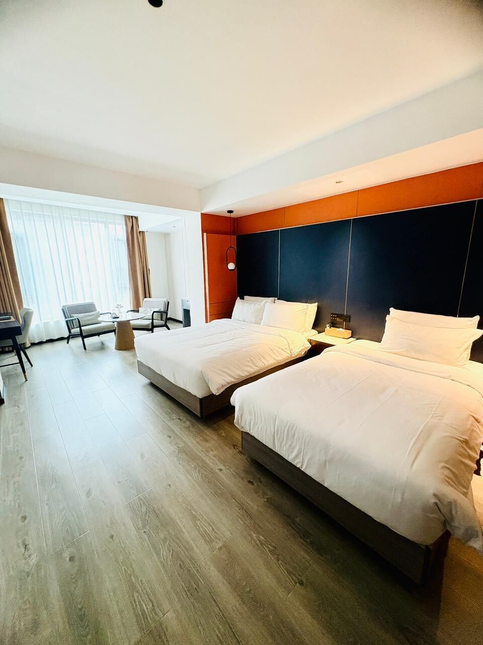 Svit Superior - flera sängar - icke-rökare | Sängtillbehör av högsta kvalitet, ljudisolering och strykjärn/strykbräda