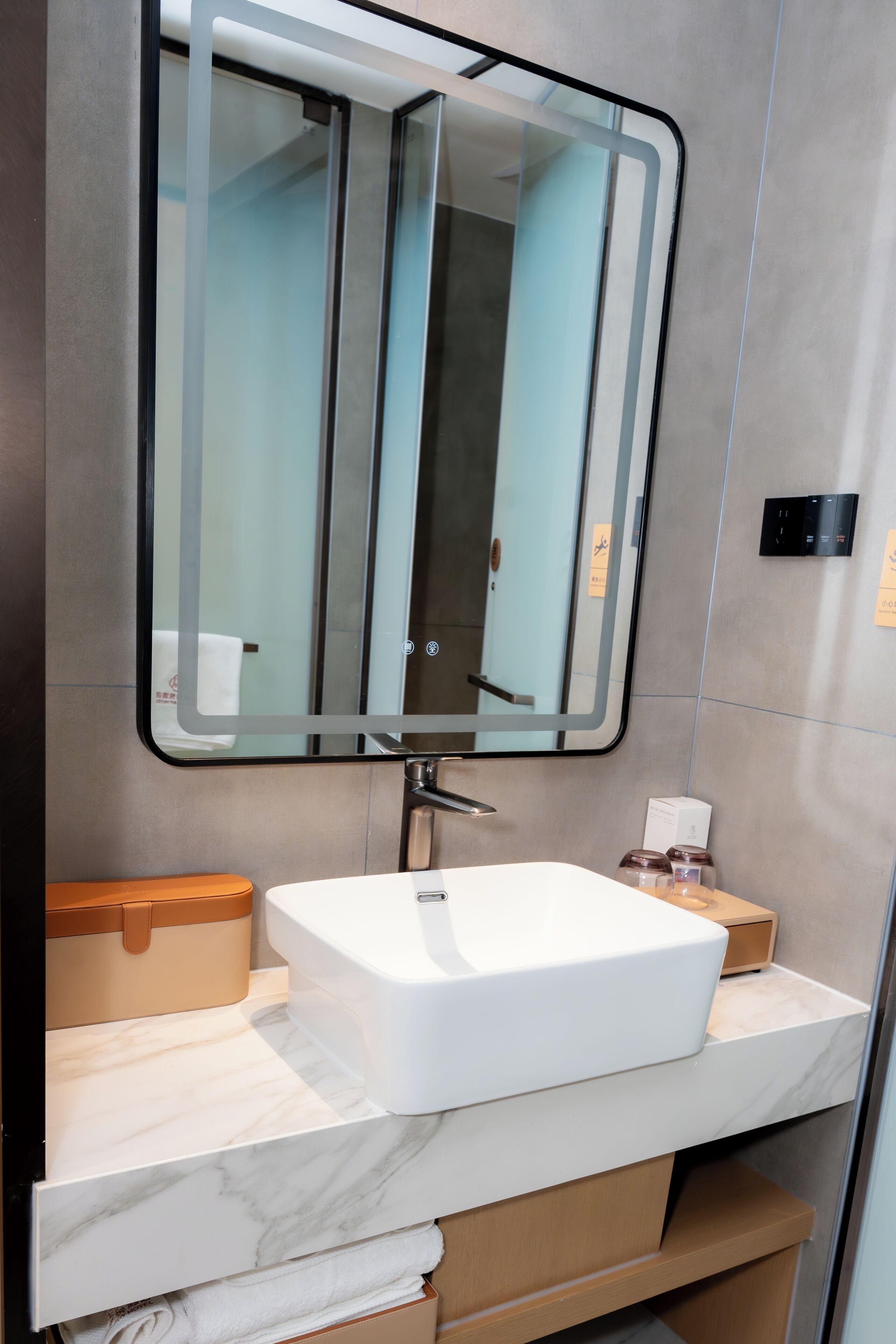 Deluxe Single Room | Bathroom | Shower, hair dryer, slippers, towels
