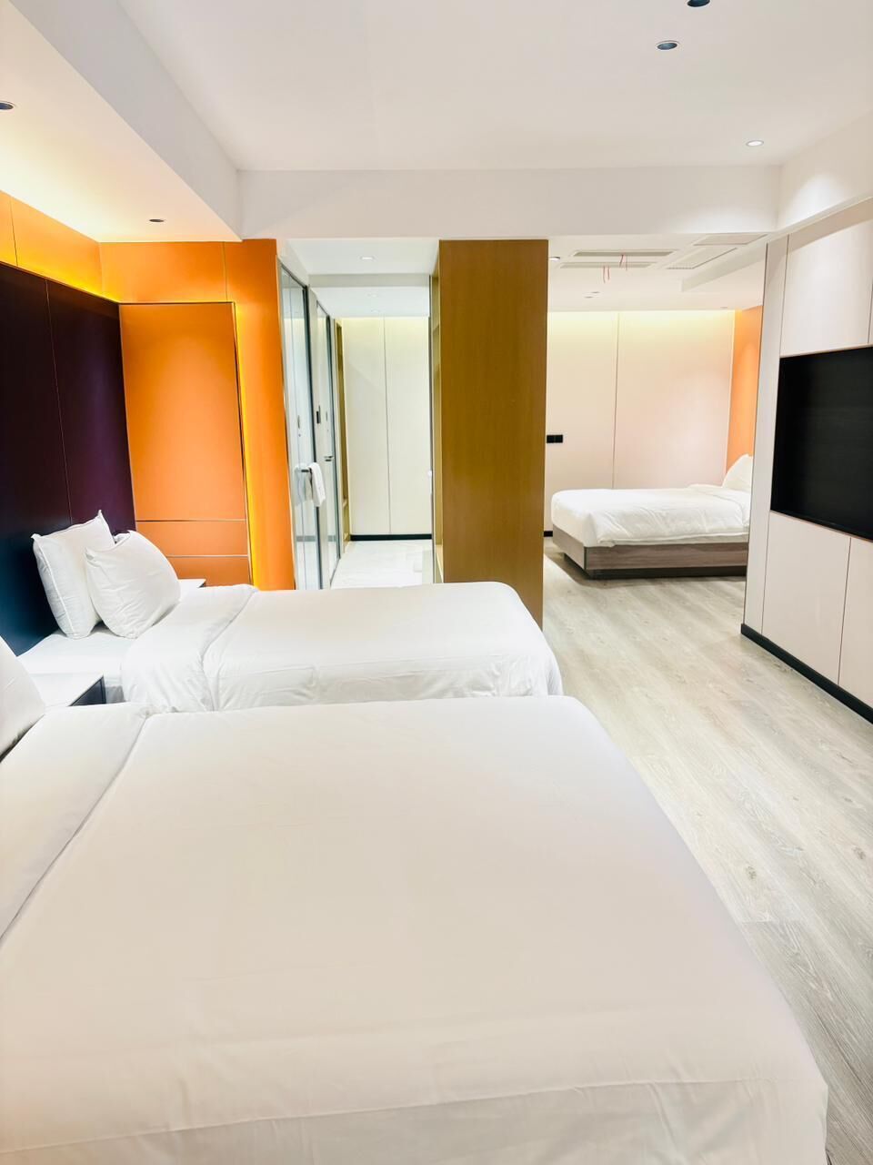 Familjesvit - flera sängar - icke-rökare | Sängtillbehör av högsta kvalitet, ljudisolering och strykjärn/strykbräda