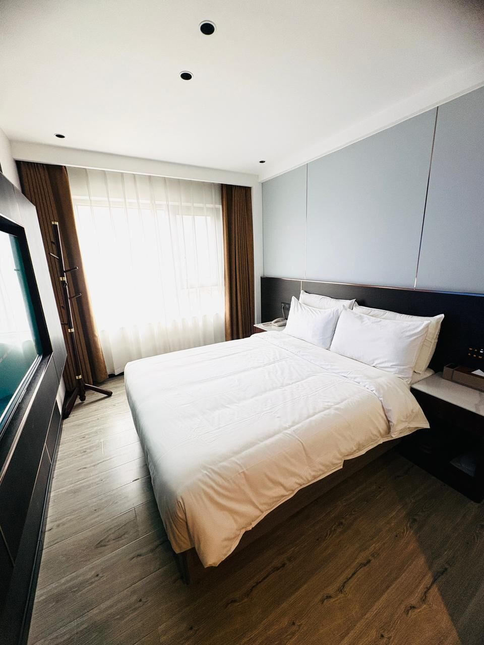 Deluxe enkelrum | Sängtillbehör av högsta kvalitet, ljudisolering och strykjärn/strykbräda