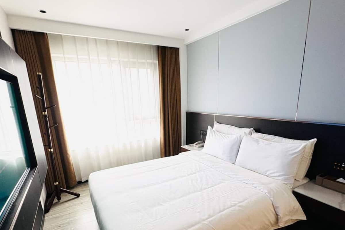 Deluxe enkelrum | Sängtillbehör av högsta kvalitet, ljudisolering och strykjärn/strykbräda