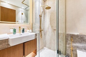 Chuveiro, secador de cabelo