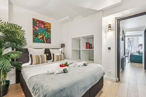 3 bedrooms, desk, iron/ironing board, free WiFi