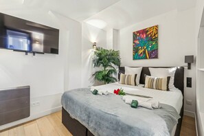 3 chambres, fer et planche à repasser, accès au Wi-Fi (inclus)