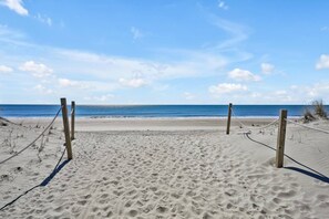 Una spiaggia nelle vicinanze