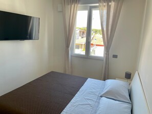 1 habitación, tabla de planchar con plancha, wifi y ropa de cama 