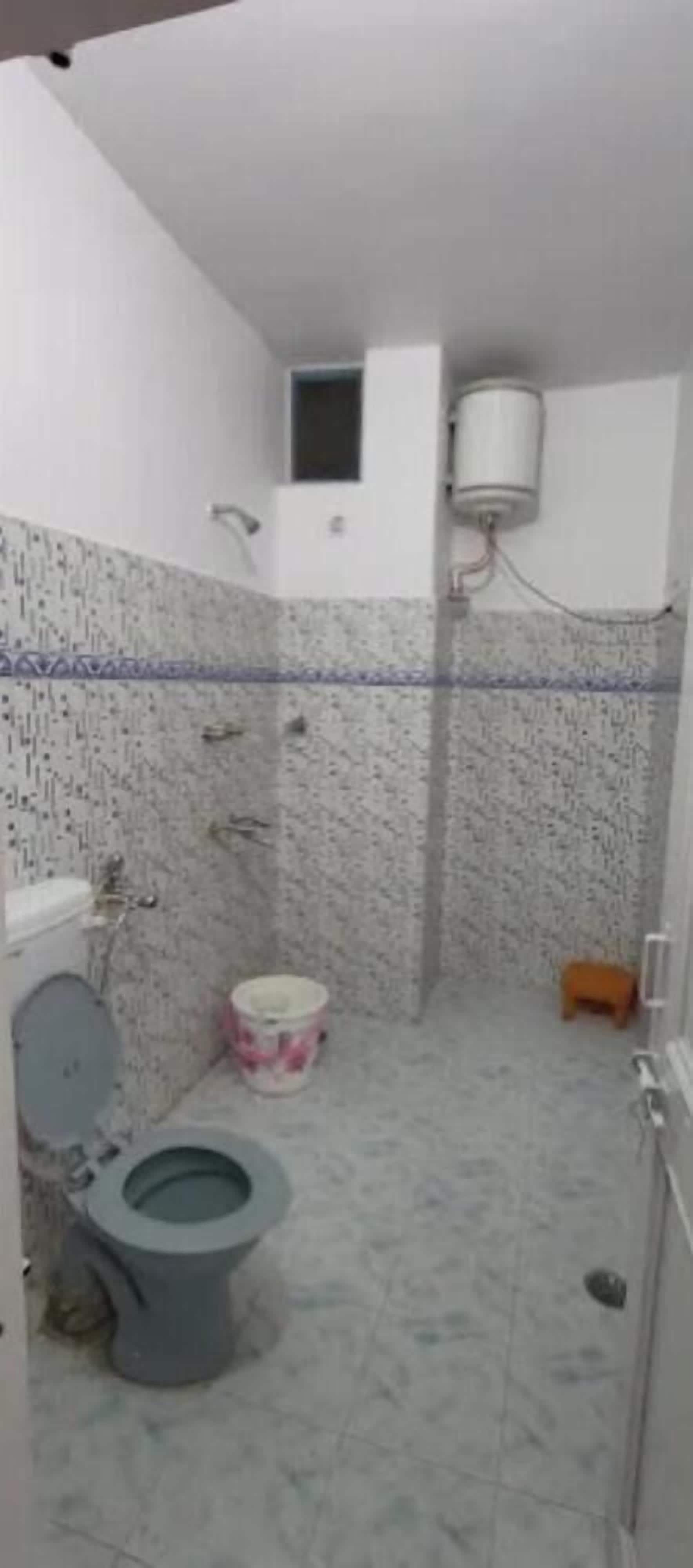 Ducha, artículos de tocador gratuitos, toallas, jabón