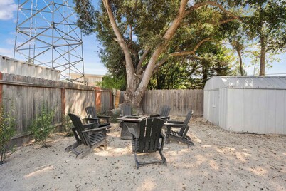 Hot Tub, Fire Pit, Pet-Friendly, Walk to Bell St.