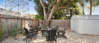 Hot Tub, Fire Pit, Pet-Friendly, Walk to Bell St.