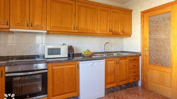 Réfrigérateur, micro-ondes, four, lave-vaisselle