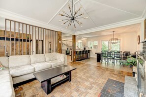 Living area - Spa & Lake Access | The Lakeshore (Rawdon)