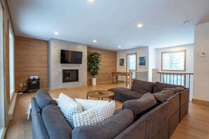 TV - Foosball table, Spa & Sauna | Sommétoile (Saint-Côme)