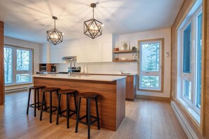 Fridge, microwave, stovetop, dishwasher - Foosball table, Spa & Sauna | Sommétoile (Saint-Côme)