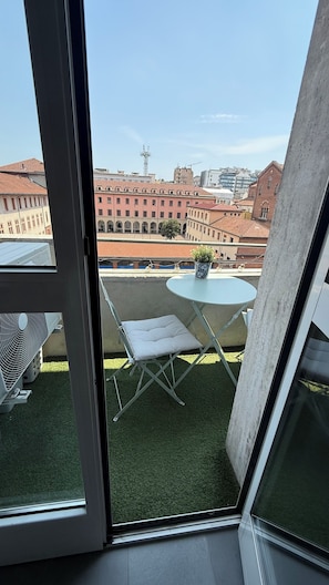 Comfort-Doppelzimmer, Balkon, Stadtblick | Terrasse/Patio