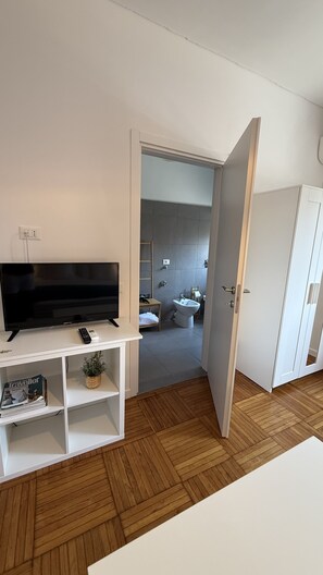 Superior Double Room, Ensuite, City View | Free WiFi - MILANO 71 HOME (Milan)