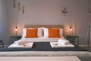 Kamar Double Standar, kamar mandi umum, pemandangan kota | Wi-Fi gratis dan seprai linen