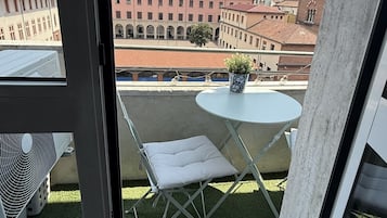 Habitación doble panorámica, baño en la habitación | Vista del balcón
