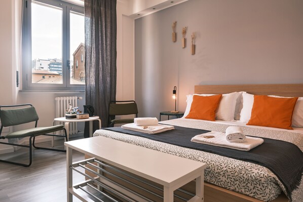 Standard Double Room, Shared Bathroom, City View | Free WiFi - MILANO 71 HOME (Milan)