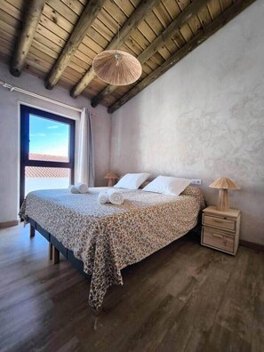 5 bedrooms, iron/ironing board, WiFi