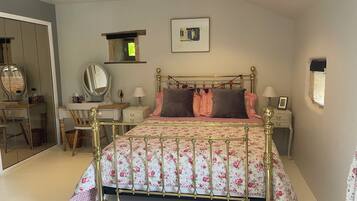 1 bedroom, iron/ironing board, travel cot, free WiFi