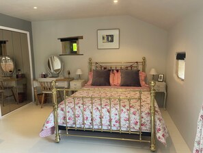 1 bedroom, iron/ironing board, travel cot, free WiFi