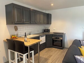 Kühlschrank, Mikrowelle, Ofen, Geschirrspüler