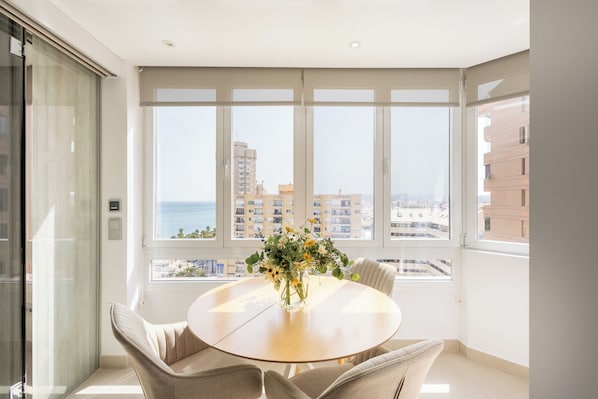 Luxury Apartment, 1 Bedroom, Refrigerator & Microwave, Sea Facing (La Joyita De Las Palmeras) | Dining room