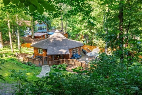 A Round the Glen -Unique 2BR, 2BA, Fenced Yard, Firepit