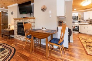 Dining - A Round the Glen -Unique 2BR, 2BA, Fenced Yard, Firepit (Maggie Valley)