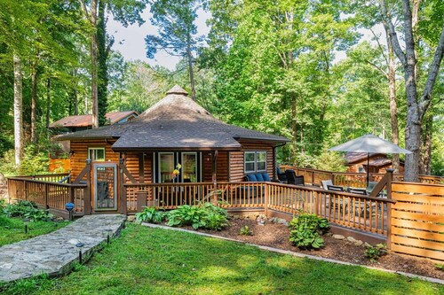 A Round the Glen - Unique 2BR, 2BA, Fenced In Yard, Firepit, Deck