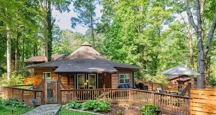 A Round the Glen - Unique 2BR, 2BA, Fenced In Yard, Firepit, Deck