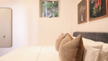 Deluxe appartement | Een kluis op de kamer, individueel gedecoreerd, individueel gemeubileerd