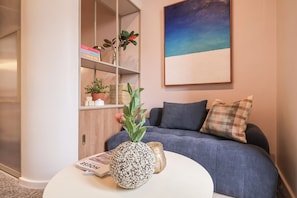 Compact Studio | Stofa | Snjallsjónvarp, Netflix, myndstreymiþjónustur