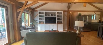 Cozy 3-bedroom post and beam house in charming Fairfax