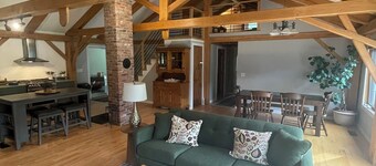 Cozy 3-bedroom post and beam house in charming Fairfax